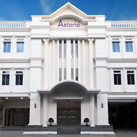 Hotel Astoria Bandar Lampung Exterior foto
